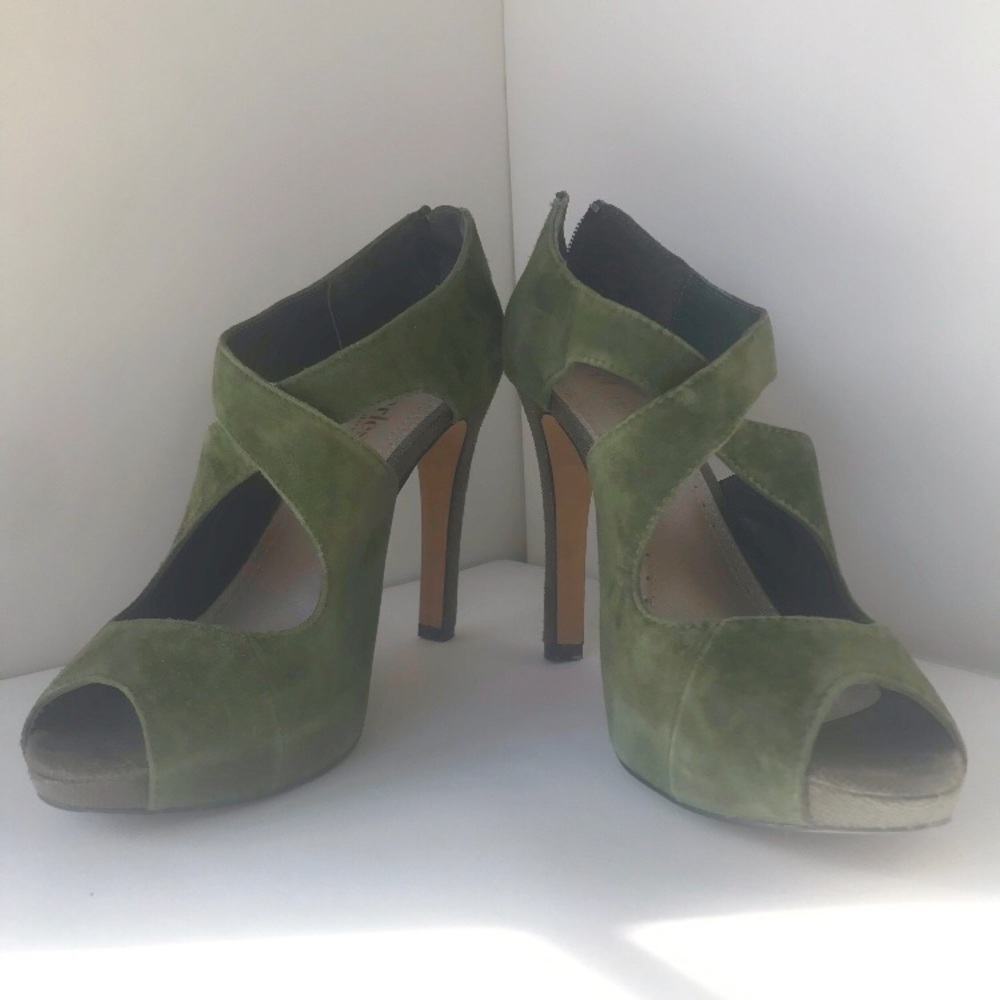 Charles by Charles David 8, Olive Peep Toe Heels ✨